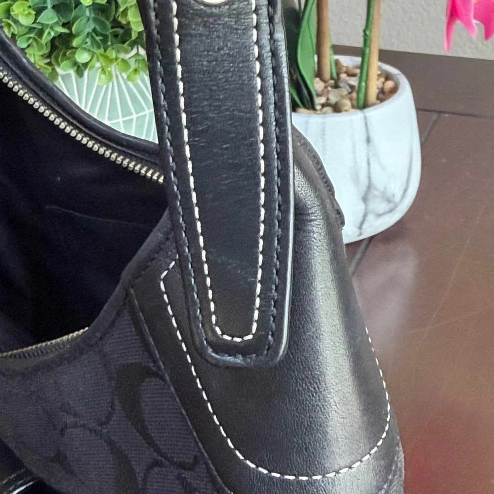 Coach black Hobo silver metal Excellent Condition - Picture 14 of 16